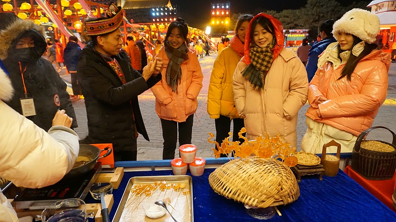 蜜蜂牌麥芽糖亮相“龍年非遺大集”