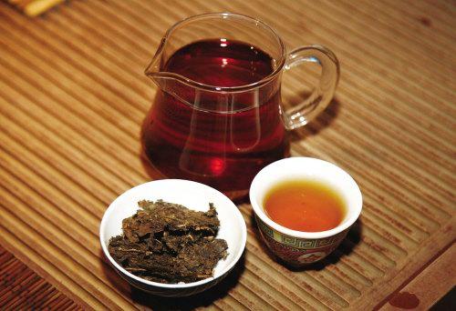 冰糖沖茶喝有益處？冰糖和茶葉在一起會(huì)有什么“化學(xué)反應(yīng)”？