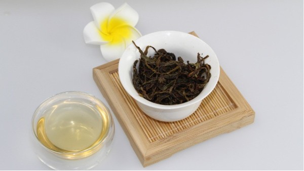 冰糖沖茶喝有益處？冰糖和茶葉在一起會(huì)有什么“化學(xué)反應(yīng)”？